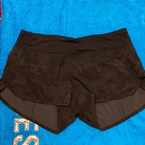 Lululemon size 6 black camo speed shorts